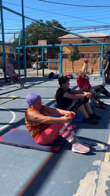 ¡Muévete y disfruta el verano! ☀️💪🏻 El taller de actividad física del Programa Elige Vida Sana te espera cada miércoles de 10:00 a 11:00 hrs en la multicancha de Villa Los Acacios. Es gratuito y abierto a toda la comunidad. ¡Súmate y activa tu energía! 🙌🏻
#LosAndes #Salud #EligeVidaSana #PromociónDeSalud