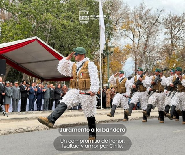 Hay promesas que marcan una vida. 🇨🇱 El Juramento a la Bandera representa el compromiso de servir a Chile con honor, lealtad y valentía. Una ceremonia cargada de historia y emoción, que renueva los valores que unen a nuestro país.
