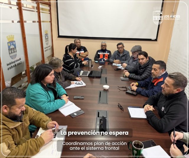 👉🏼 Prevenir es cuidar. Hemos coordinado junto a equipos operativos, de salud, sociales y de emergencia cada acción necesaria para responder de la mejor manera ante la llegada del sistema frontal a Los Andes. 🌧️☔️