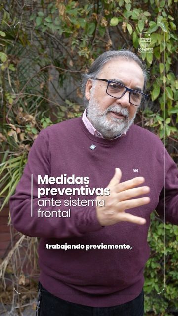 Nos preparamos para el sistema frontal que se avecina 👉🏼🌧️
Se mantiene la emergencia preventiva para asegurar la coordinación de los servicios. Por mientras, recuerda tener tu casa libre de riesgos, y quedarte en casa si puedes 🧣🏡