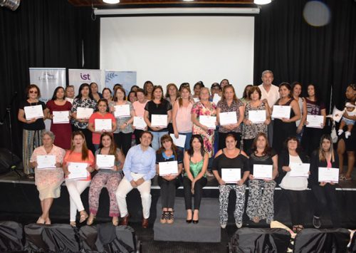 Municipio andino comienza la conmemoración del Mes de la Mujer entregando herramientas de capacitación