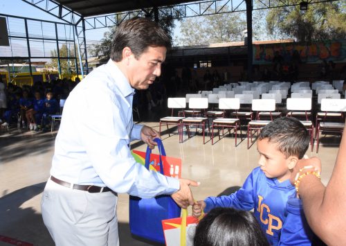 Con entrega de útiles escolares comienzan las clases en la Educación Municipal de Los Andes