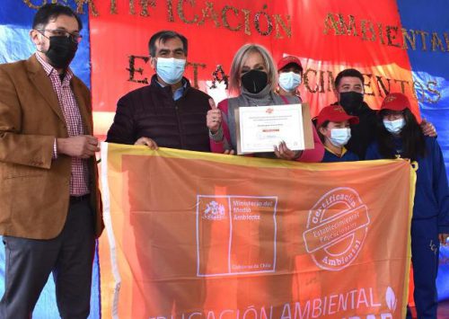 Escuela España y Escuela Ignacio Carrera Pinto son reconocidas por su trabajo fomentando el cuidado al medioambiente