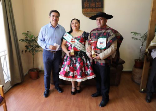 Municipio andino reconoce a pareja que obtuvo el vicecampeonato en el nacional de cueca senior