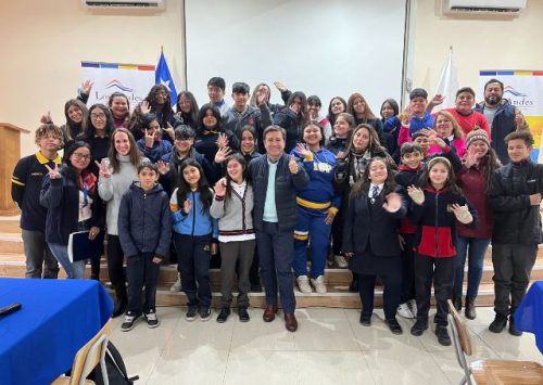 Niños y jóvenes entablan provecho diálogo con alcalde de Los Andes