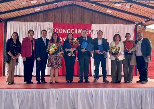 Homenaje a docentes en la última celebración del Día del Profesor bajo la administración municipal