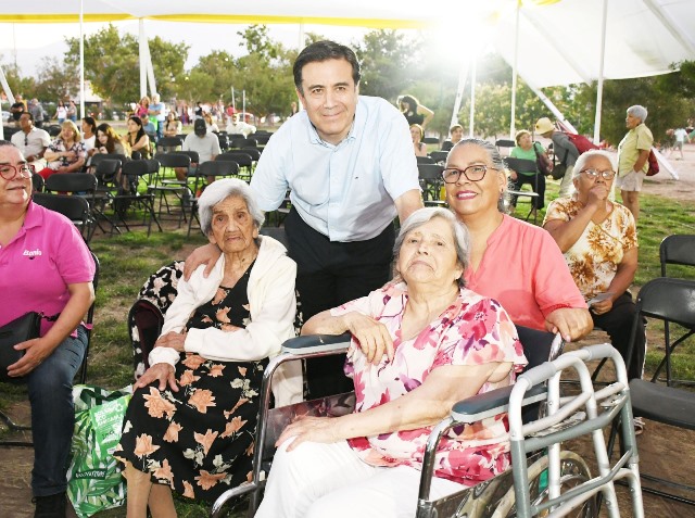 Más de 2.500 personas mayores celebraron la tradicional Navidad Dorada en Los Andes