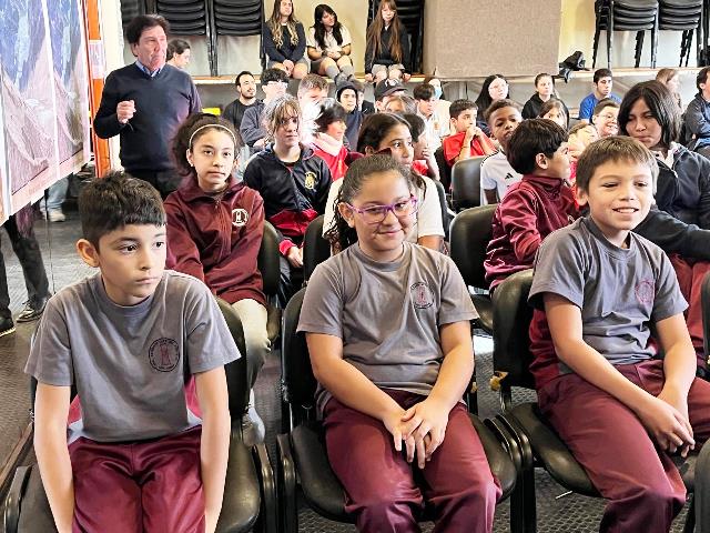 Municipio andino concientiza a estudiantes en el Día Nacional de los Glaciares y Día Mundial del Agua