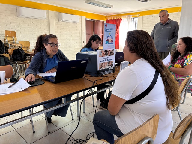 Feria de servicios de la Municipalidad de Los Andes llega al territorio con trámites y acceso a beneficios
