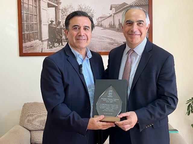 Los Andes reconoce a Francisco Chahuán por su labor como senador