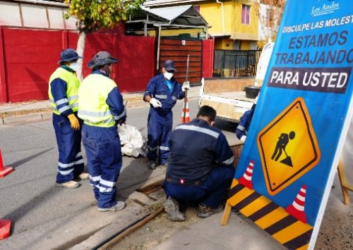 Equipos municipales de Los Andes avanzan en limpieza de sumideros en sectores críticos