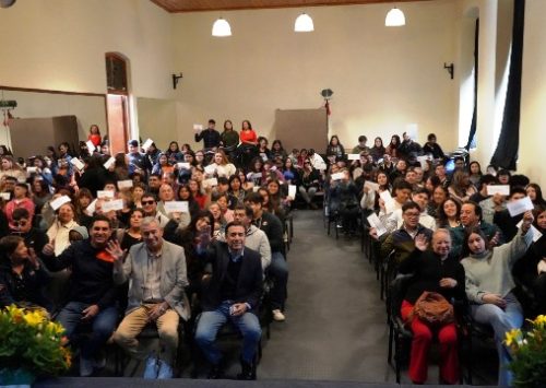 Municipalidad de Los Andes entregó beneficio de becas a estudiantes de educación superior