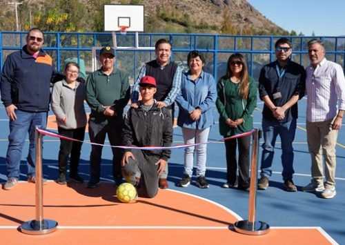 Vecinos de la población Bellavista 1 recibieron renovada multicancha gracias a inversión municipal