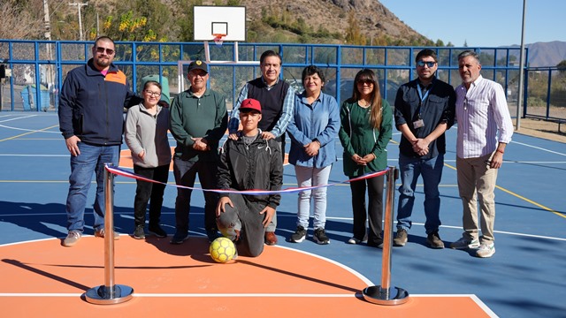 Vecinos de la población Bellavista 1 recibieron renovada multicancha gracias a inversión municipal