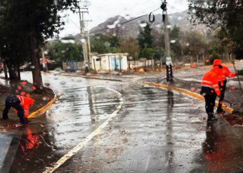 Alcalde Rivera entregó balance de las primeras 24 horas del sistema frontal en Los Andes