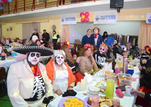 Música, baile y alegría marcaron el primer malón de personas mayores del aniversario de Los Andes