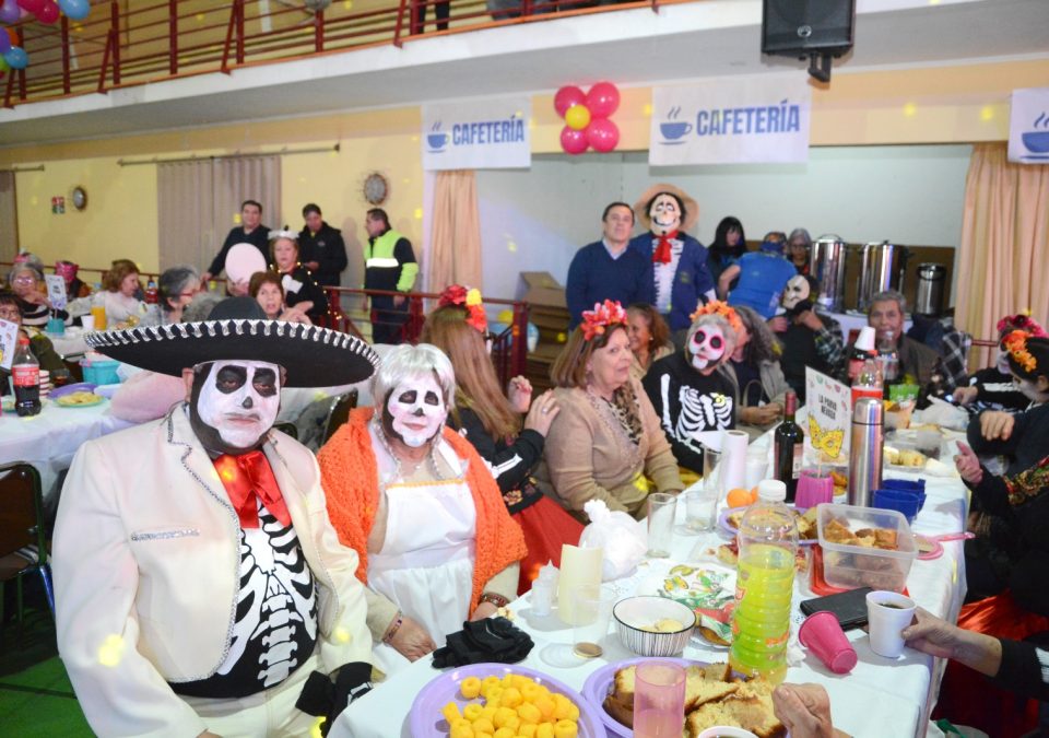 Música, baile y alegría marcaron el primer malón de personas mayores del aniversario de Los Andes